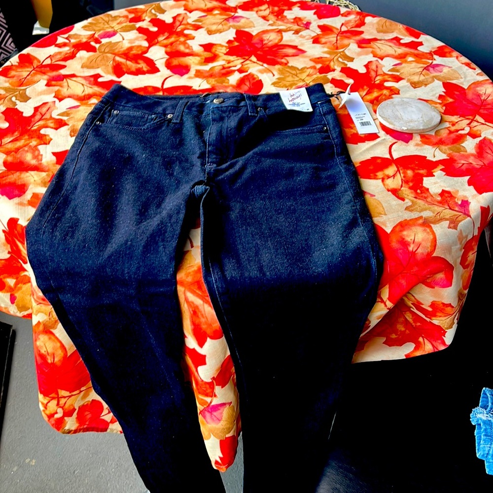 DARK BLUE JEANS